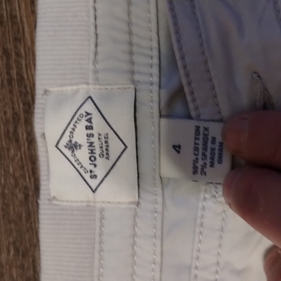 NWOT St. John's Bay Bermudas - Picture 5 of 7